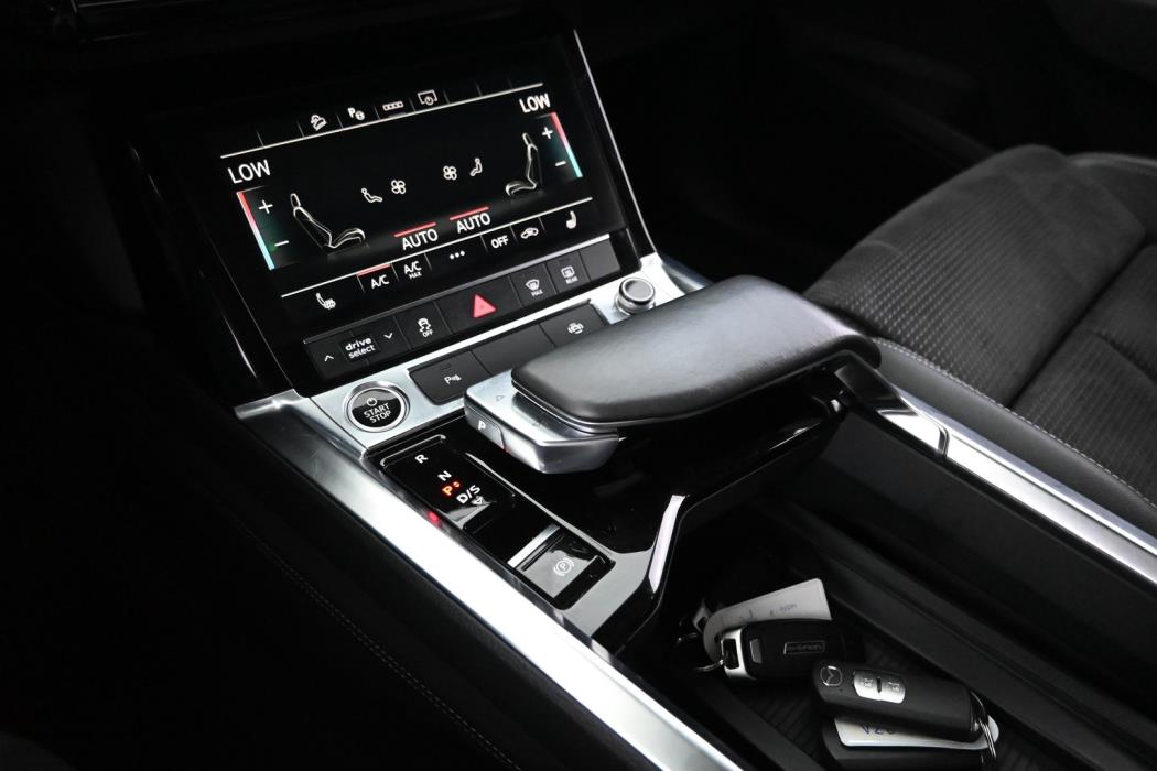 AUDI e-tron 2021