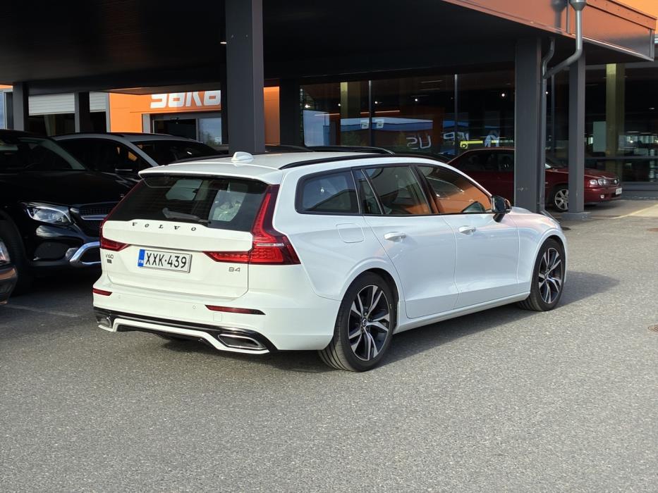VOLVO V60 2021