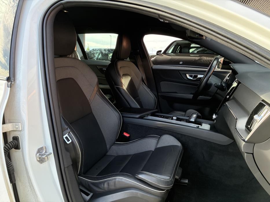 VOLVO V60 2021