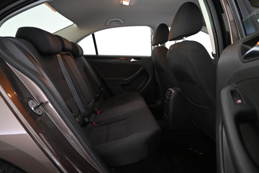 VOLKSWAGEN Jetta 2011