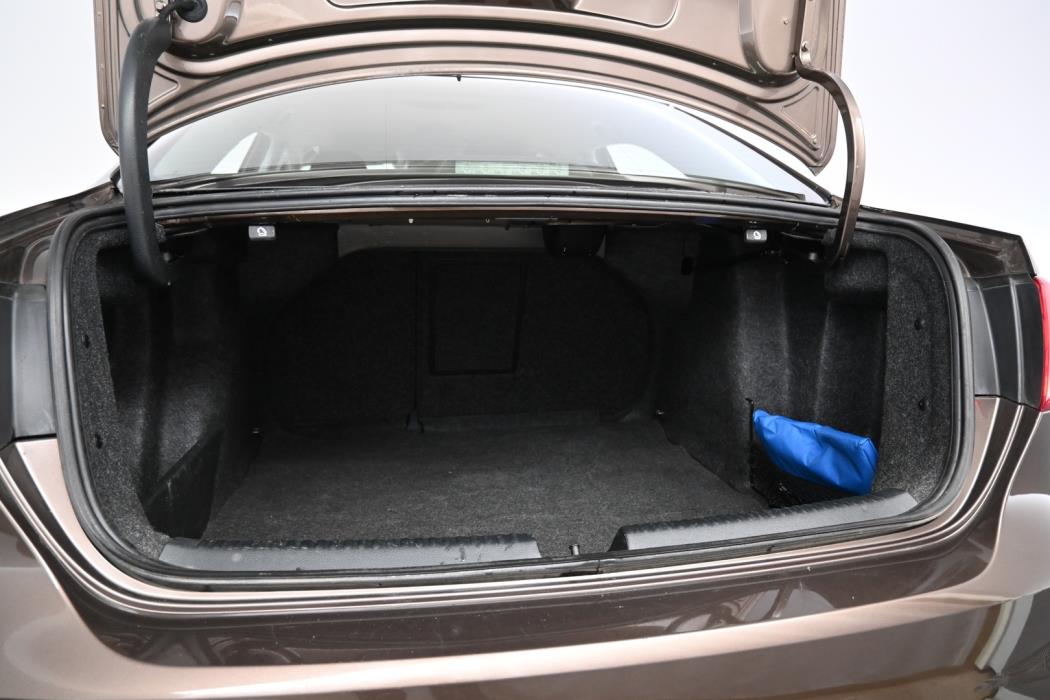 VOLKSWAGEN Jetta 2011