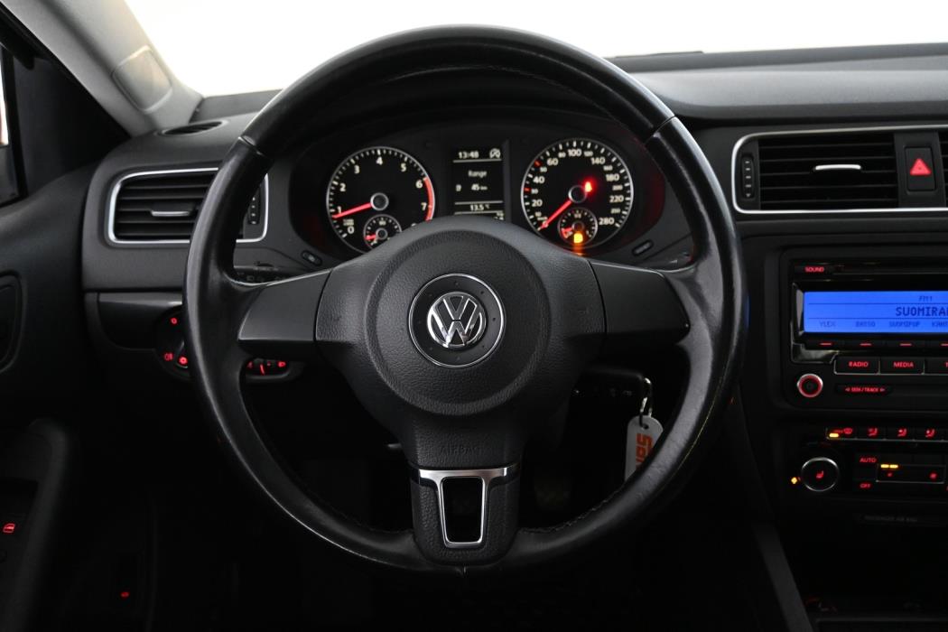 VOLKSWAGEN Jetta 2011
