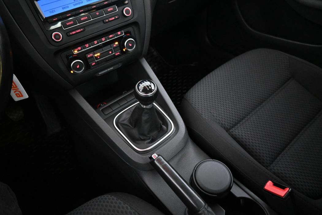 VOLKSWAGEN Jetta 2011