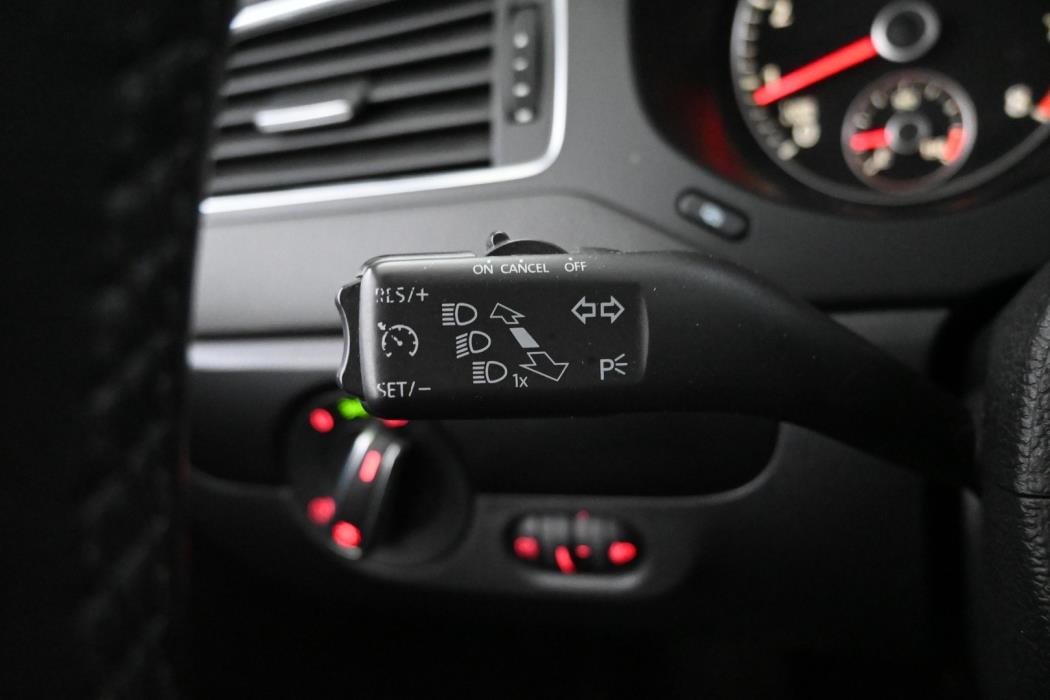VOLKSWAGEN Jetta 2011