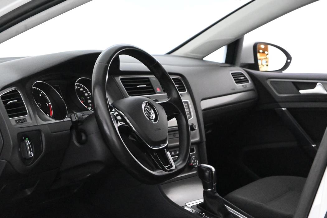 VOLKSWAGEN Golf 2013