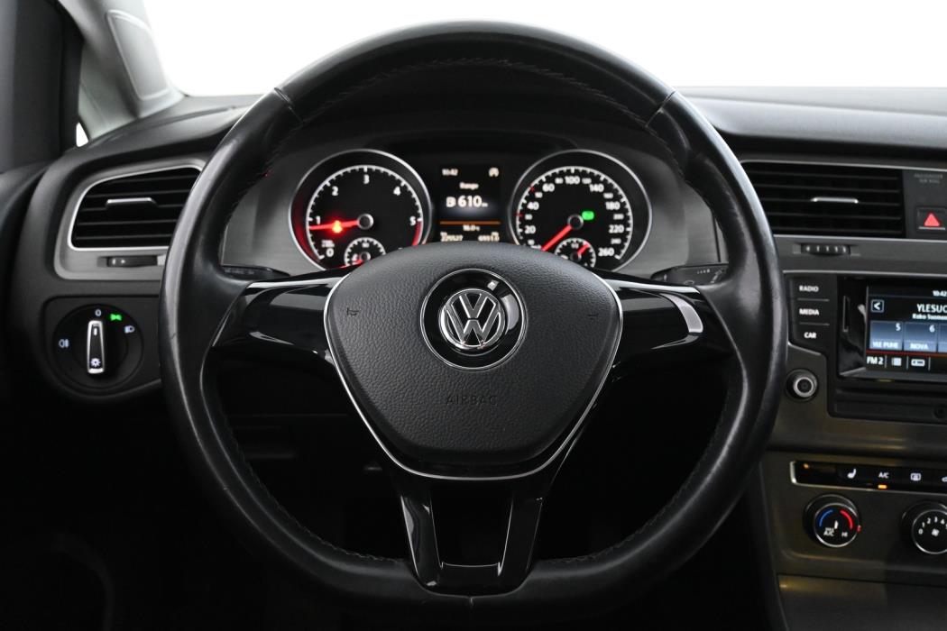 VOLKSWAGEN Golf 2013