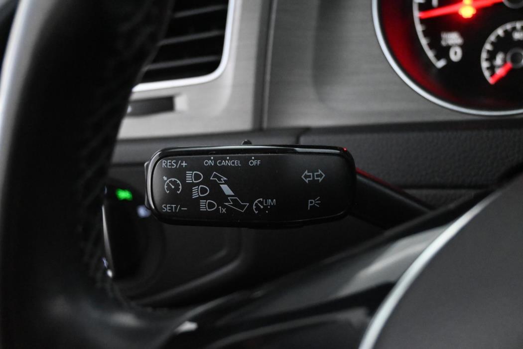 VOLKSWAGEN Golf 2013