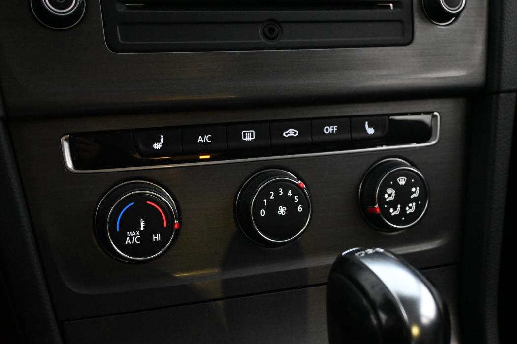 VOLKSWAGEN Golf 2013