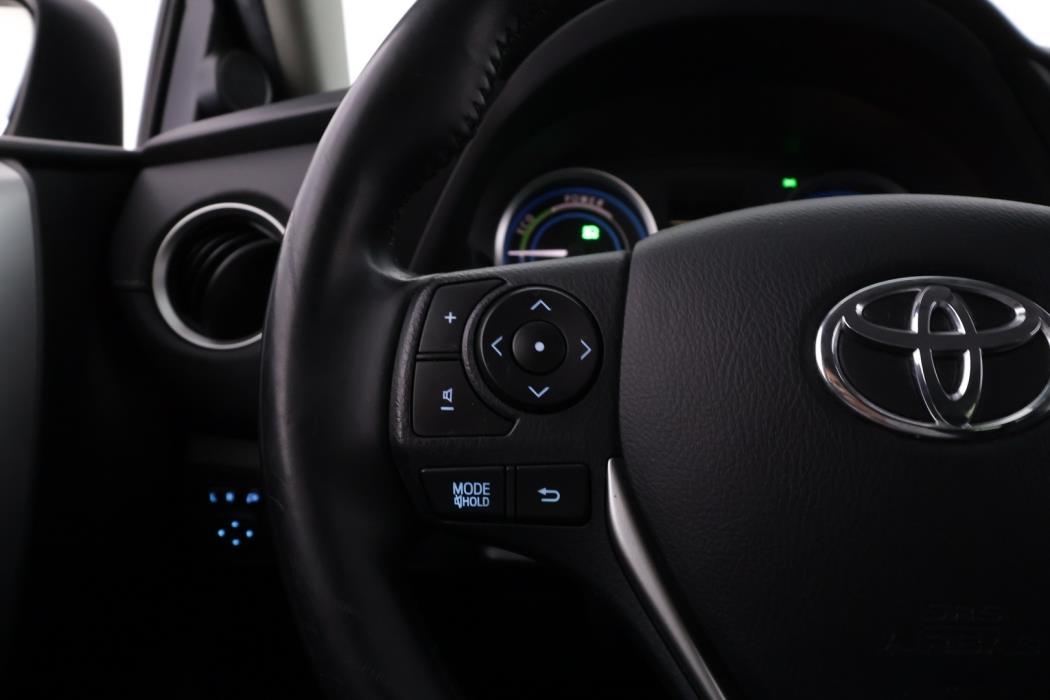 TOYOTA Auris 2013