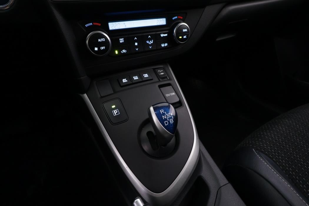 TOYOTA Auris 2013
