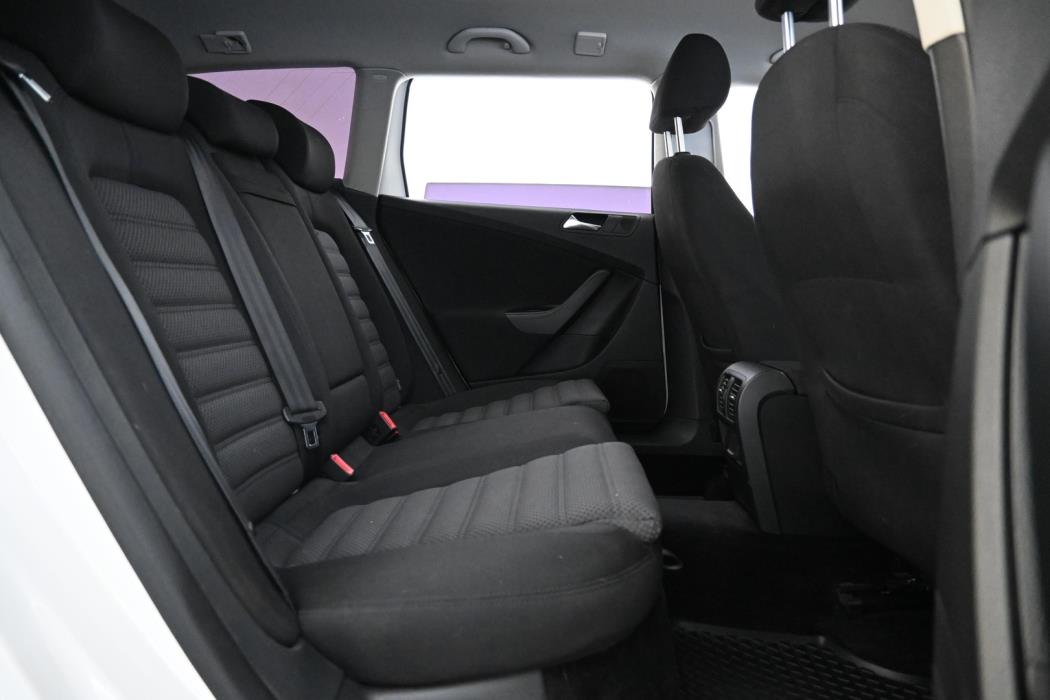 VOLKSWAGEN Passat 2010
