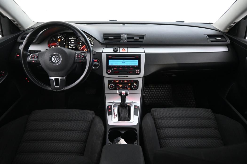VOLKSWAGEN Passat 2010