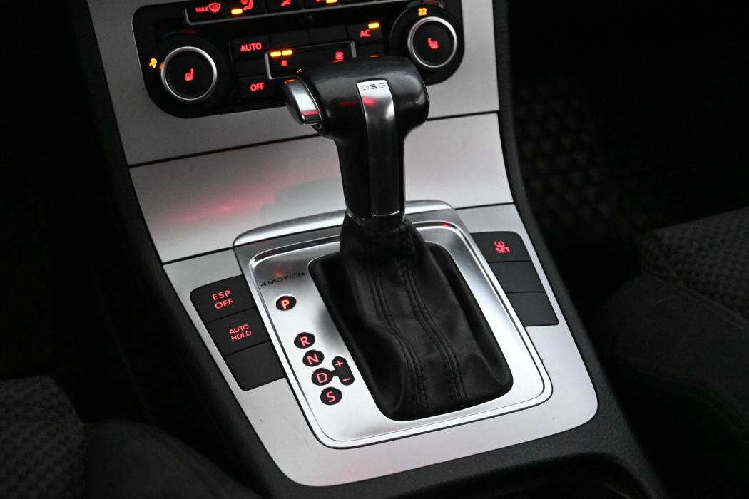 VOLKSWAGEN Passat 2010
