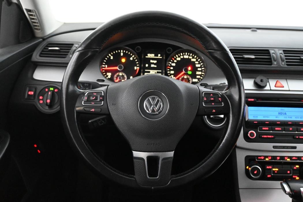 VOLKSWAGEN Passat 2010
