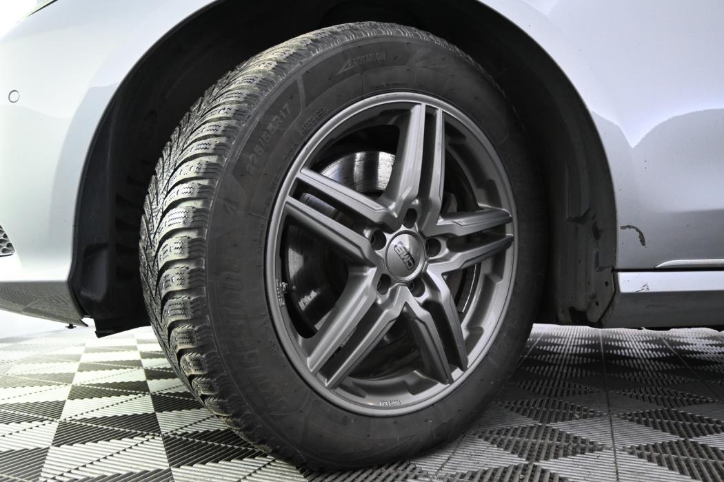 MERCEDES-BENZ E 2015