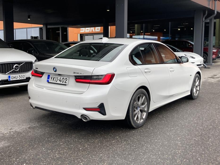 BMW 330 2022