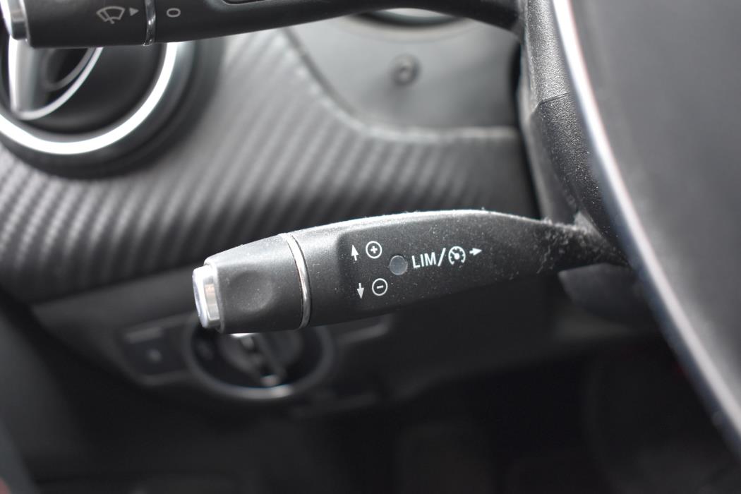 MERCEDES-BENZ A 2016