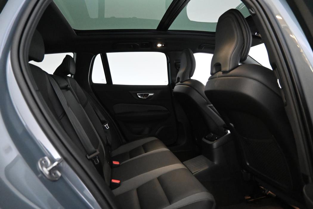 VOLVO V60 2024