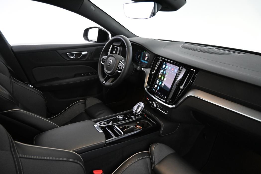 VOLVO V60 2024