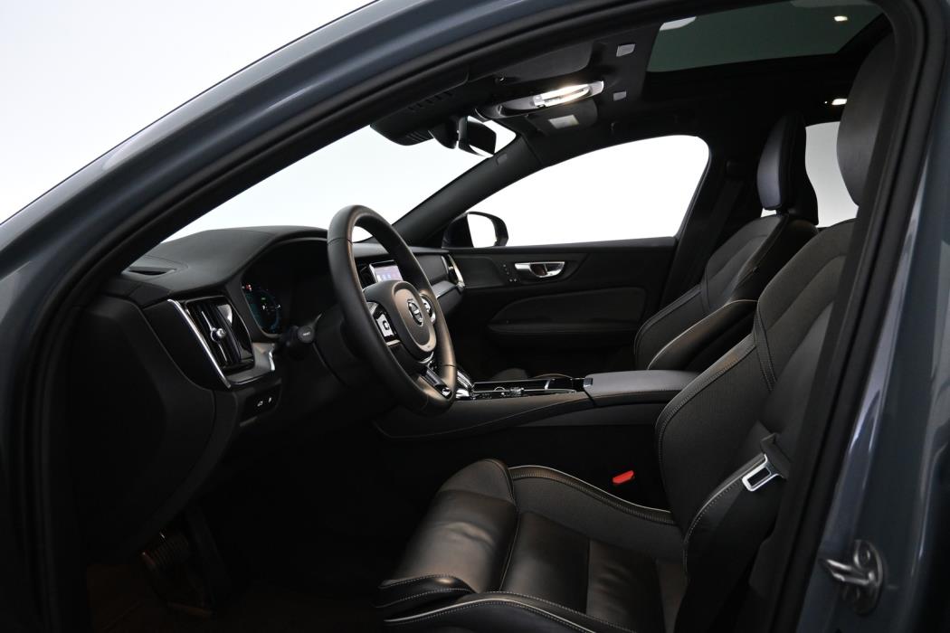 VOLVO V60 2024