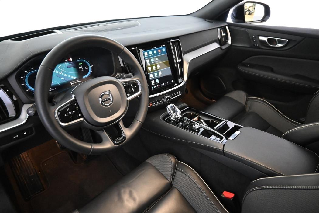 VOLVO V60 2024
