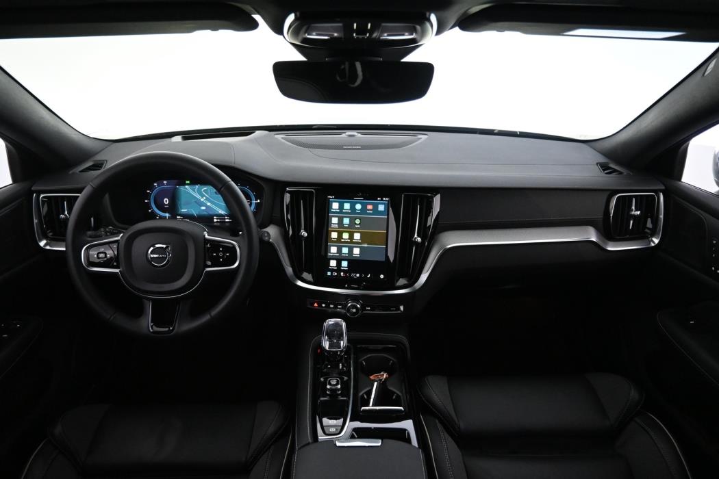 VOLVO V60 2024