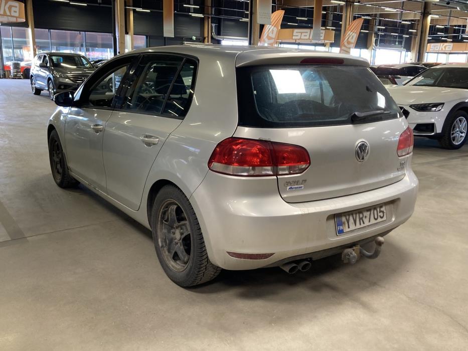 VOLKSWAGEN Golf 2010