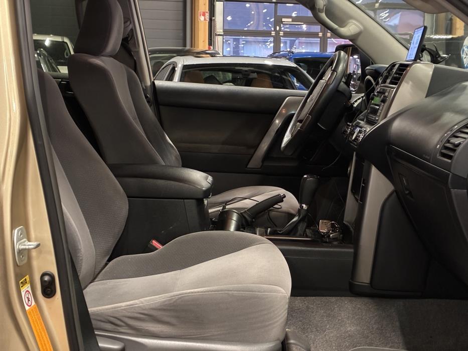 TOYOTA Land Cruiser 2010