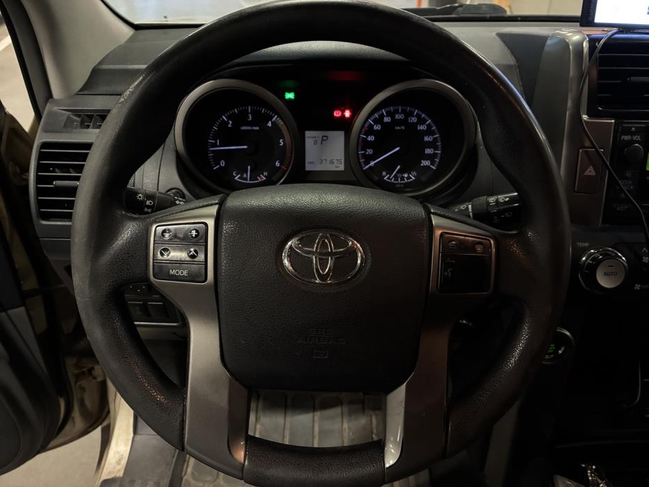 TOYOTA Land Cruiser 2010