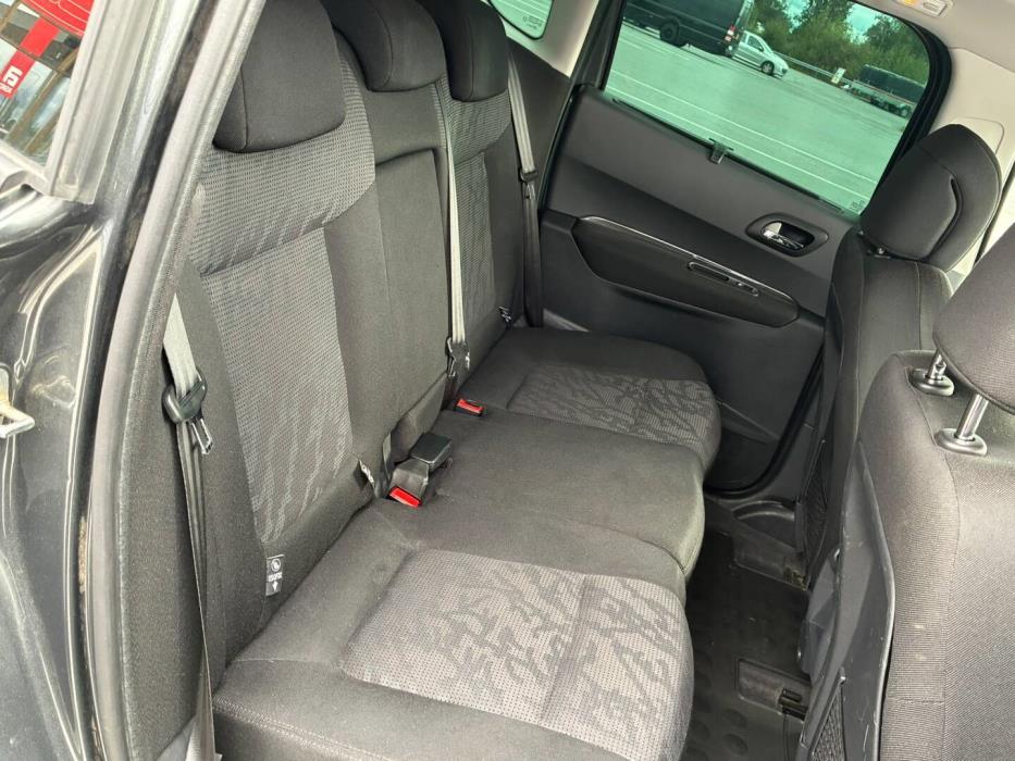 PEUGEOT 3008 2011