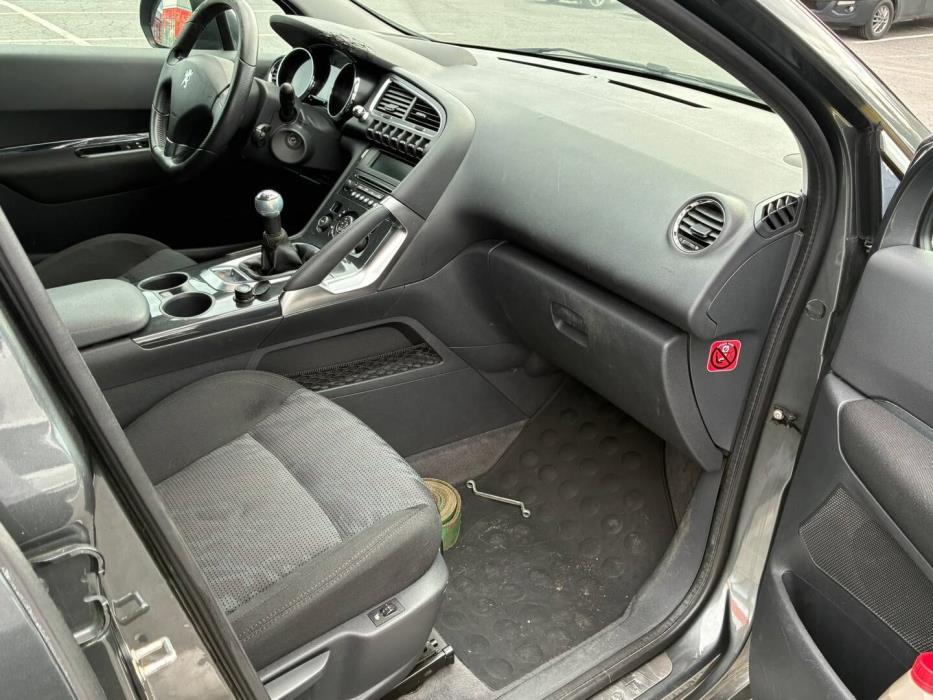 PEUGEOT 3008 2011