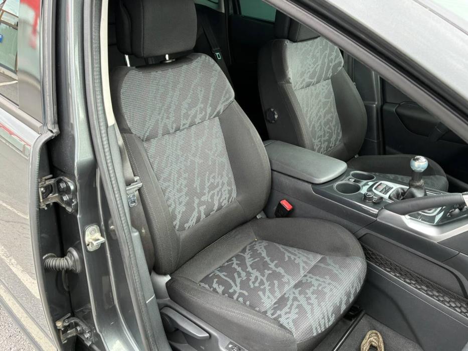 PEUGEOT 3008 2011