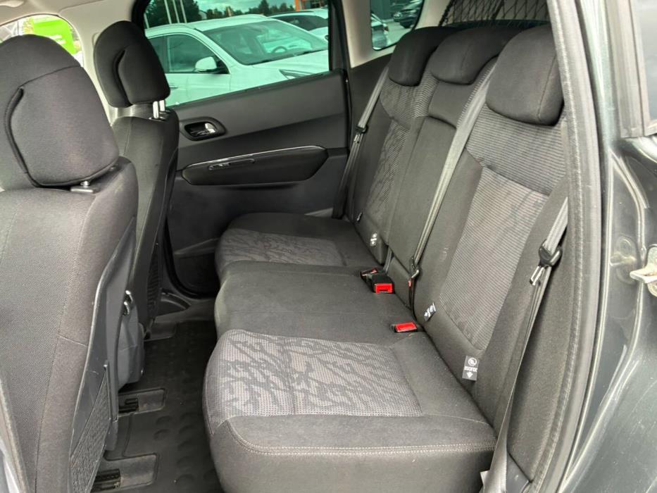 PEUGEOT 3008 2011