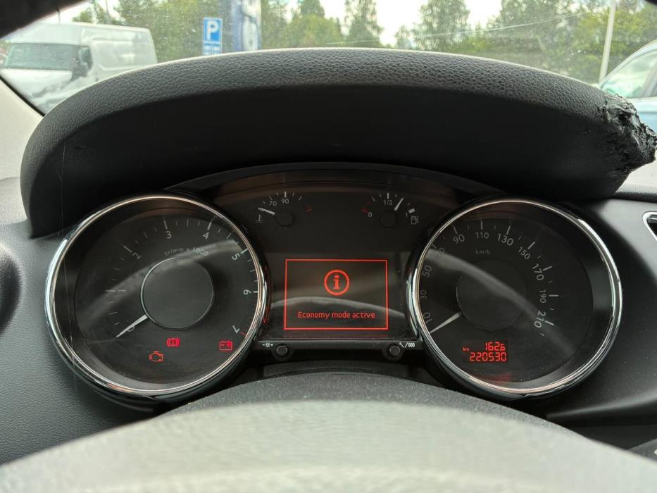 PEUGEOT 3008 2011