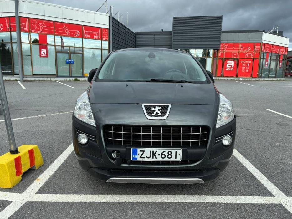 PEUGEOT 3008 2011