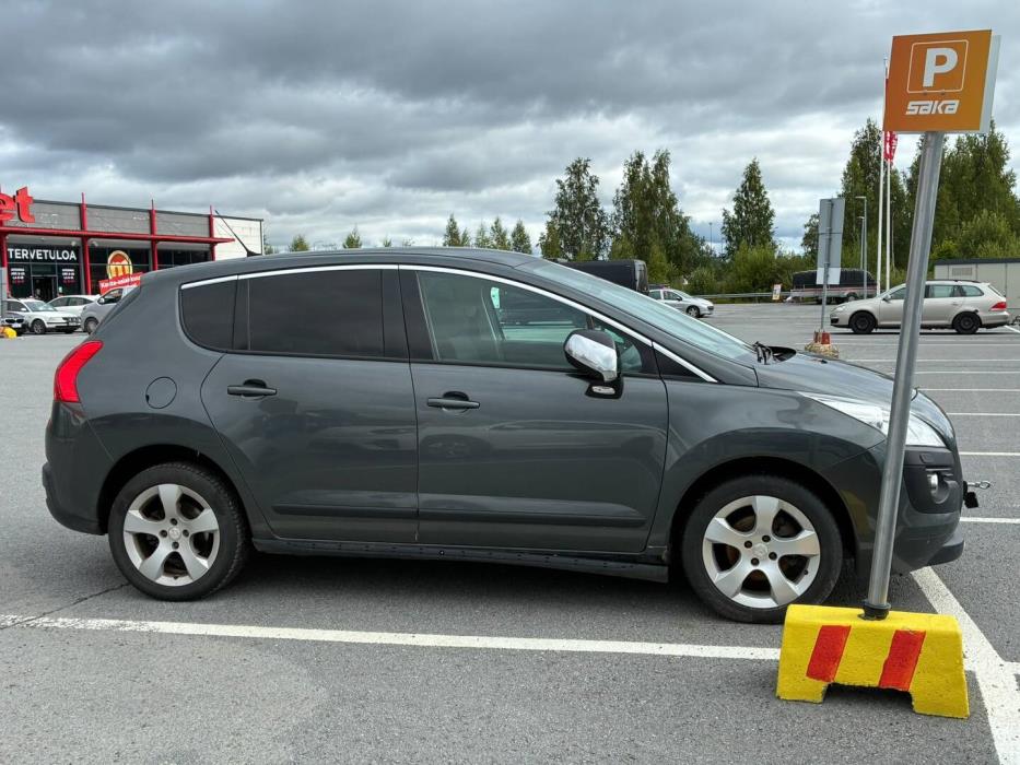 PEUGEOT 3008 2011