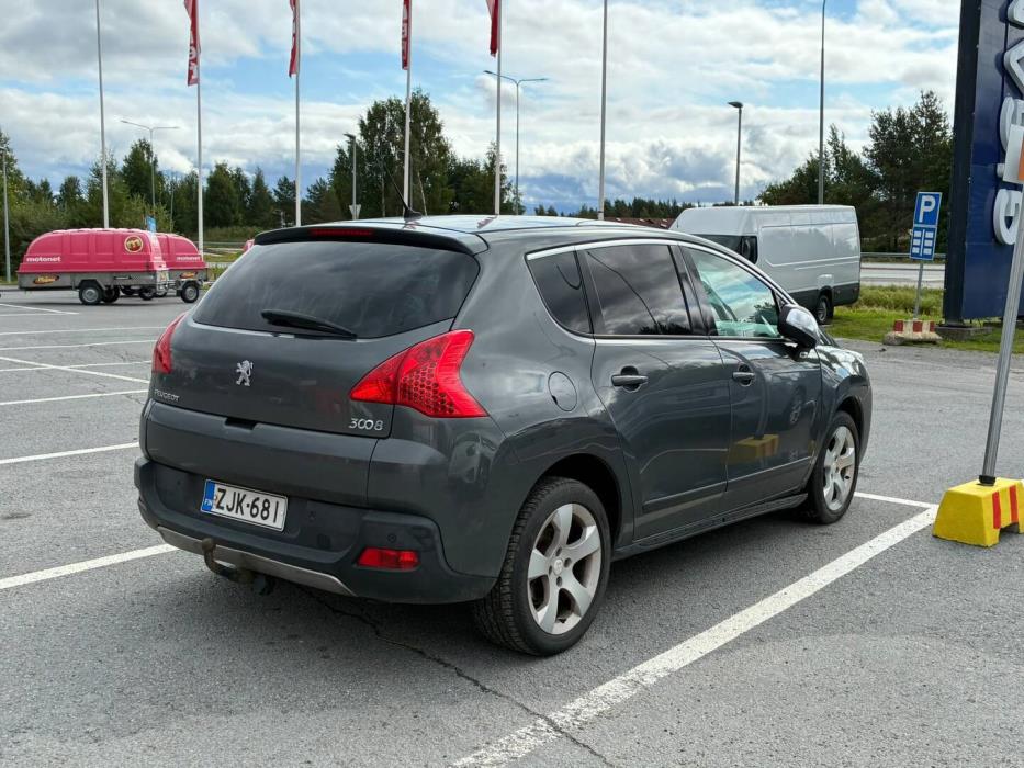 PEUGEOT 3008 2011