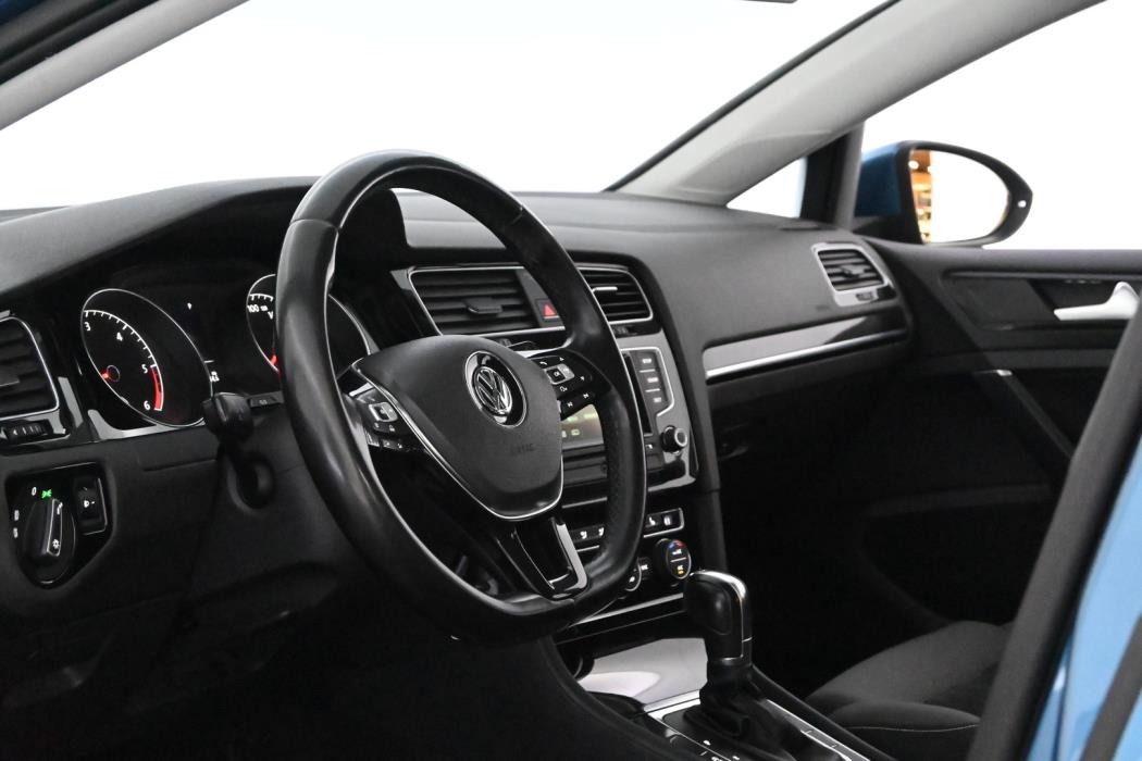 VOLKSWAGEN Golf 2013