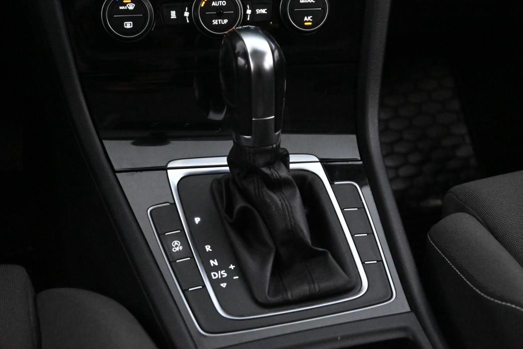 VOLKSWAGEN Golf 2013