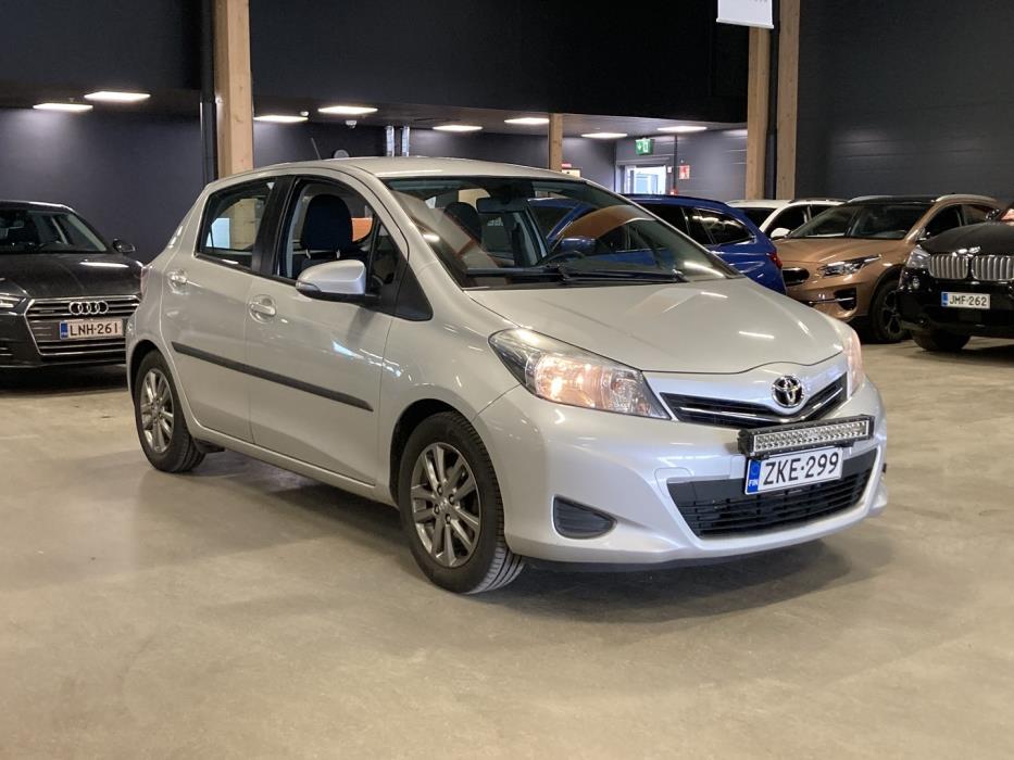 TOYOTA Yaris 2014