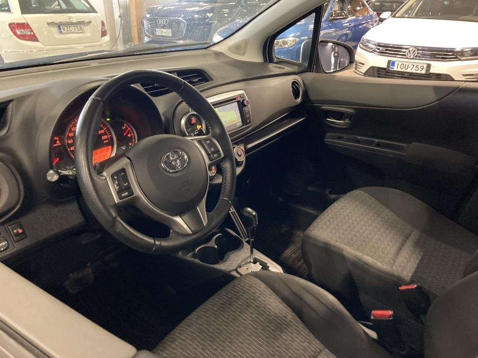 TOYOTA Yaris 2014