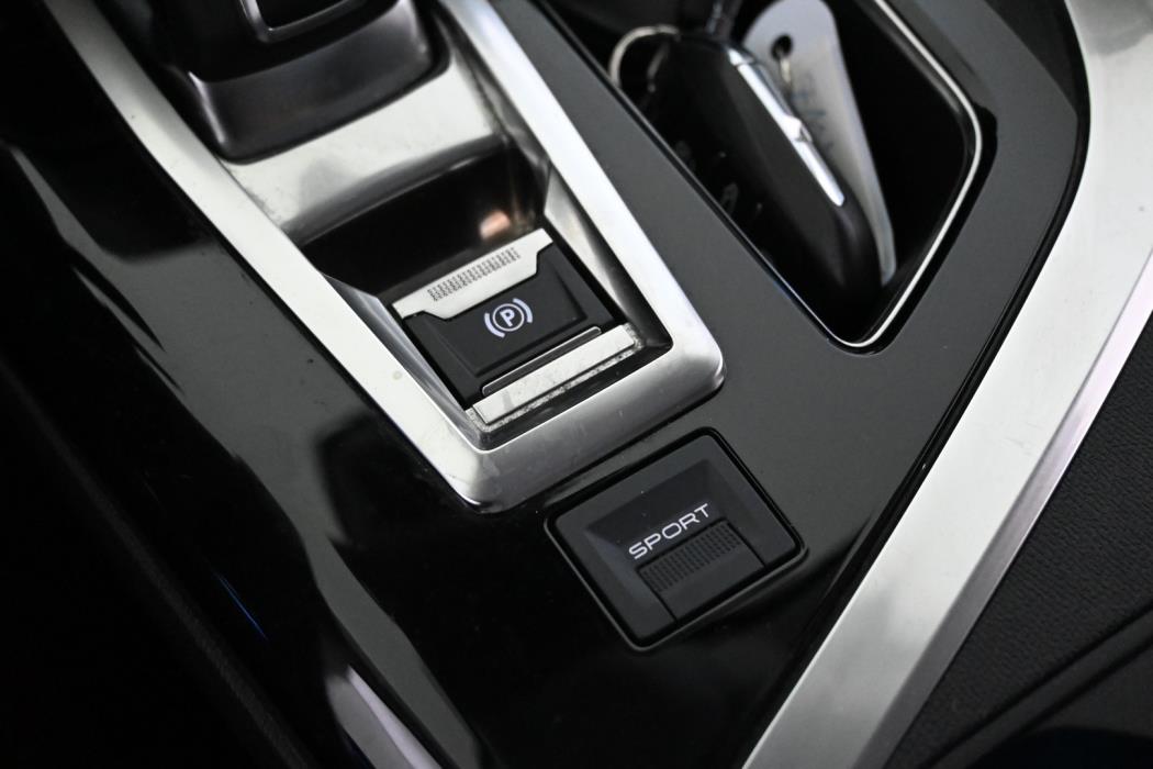 PEUGEOT 3008 2018