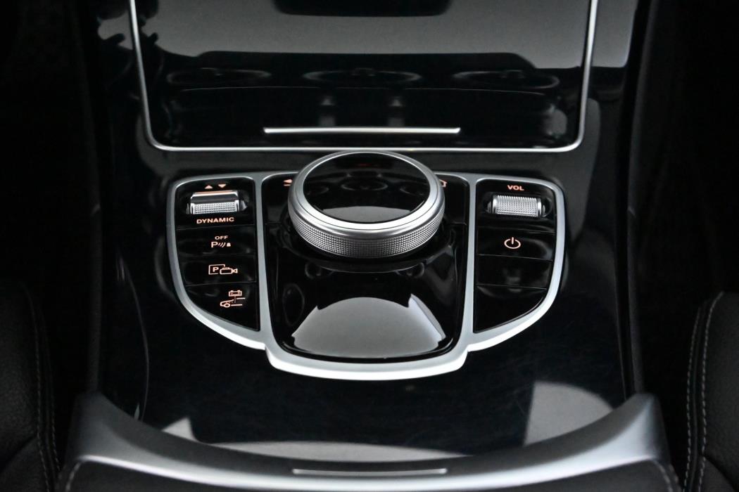 MERCEDES-BENZ C 2020