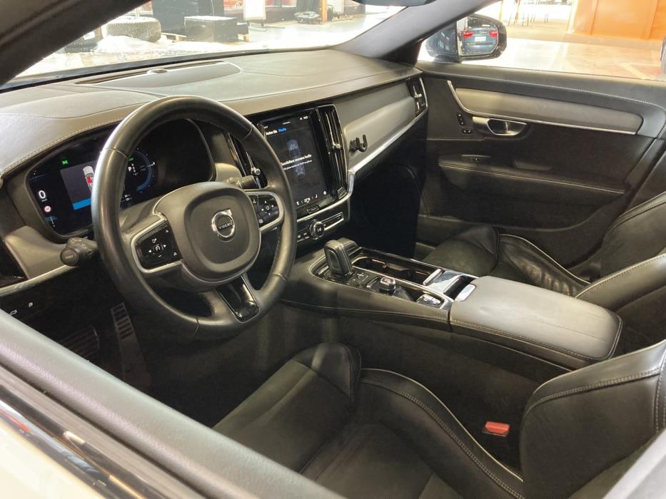 VOLVO V90 2022