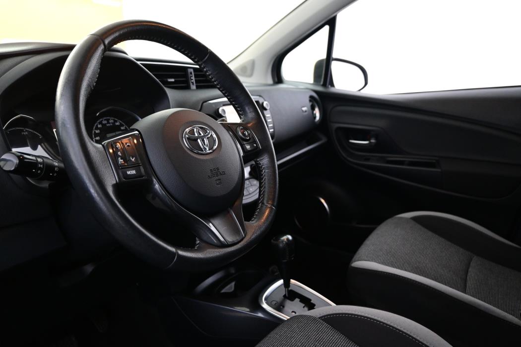 TOYOTA Yaris 2019
