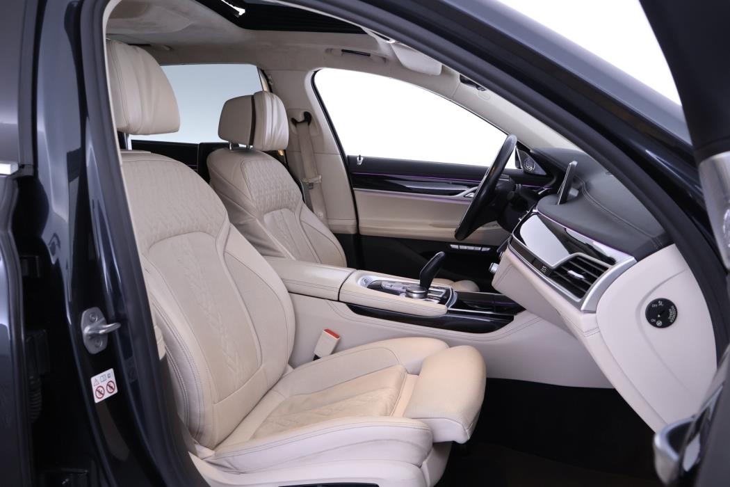 BMW 740 2018