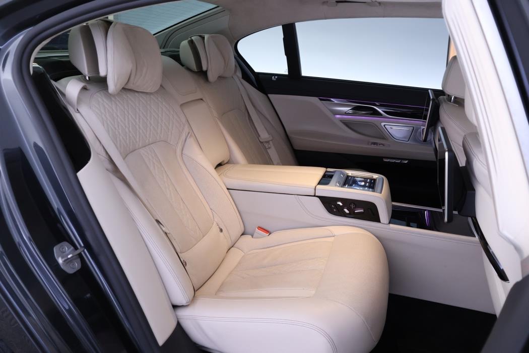 BMW 740 2018