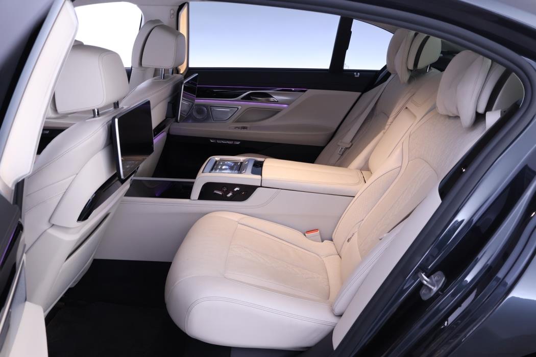 BMW 740 2018