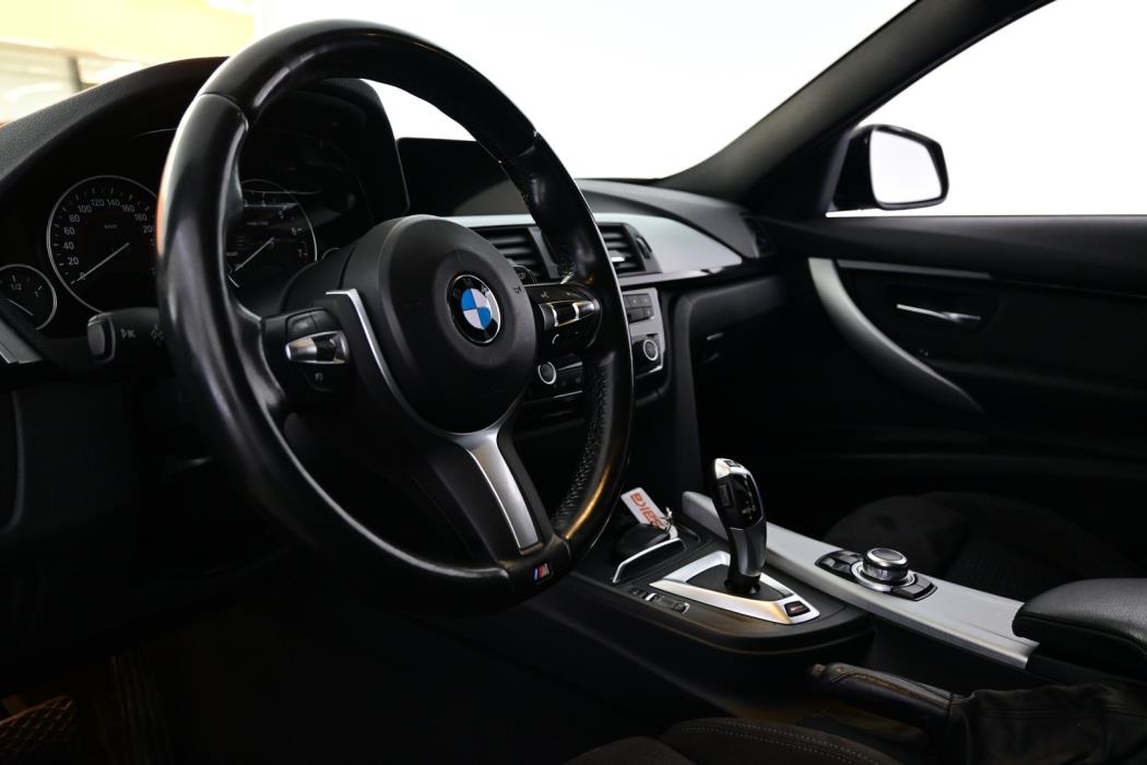 BMW 330 2016