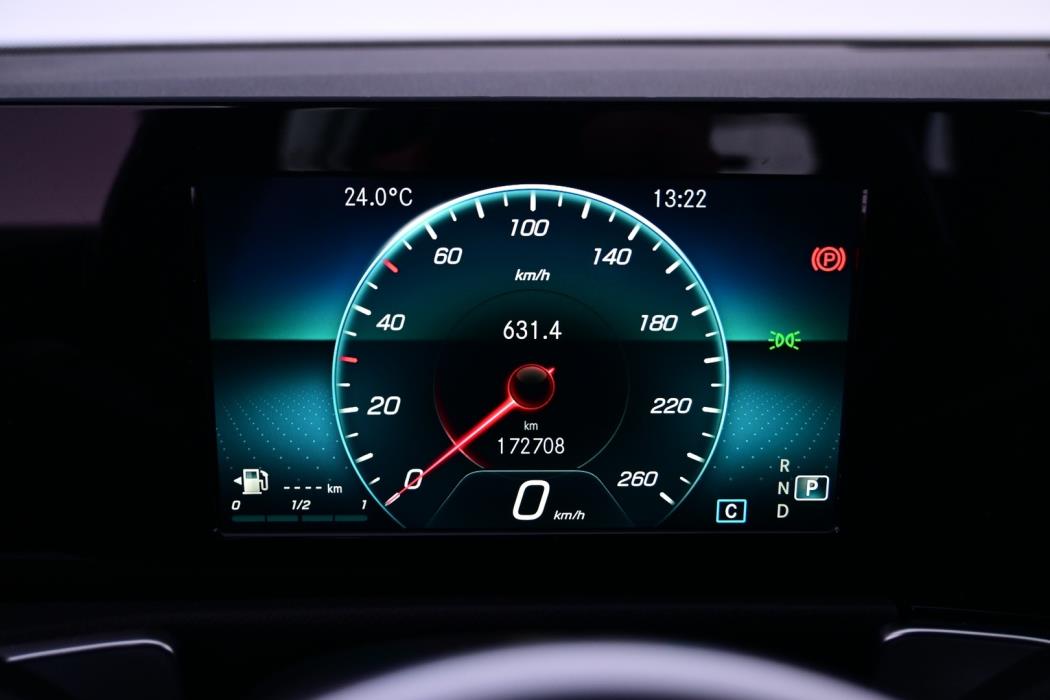 MERCEDES-BENZ GLB 2021